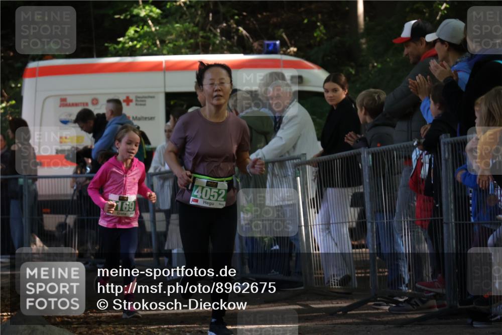 28.09.2025 - 33. Volkslauf durch das schöne Alstertal Strokosch-Dieckow http://msf.ph/oto/8962675 28.09.2025 10:58:34 Ziel 4052, 4169 meine-sportfotos.de