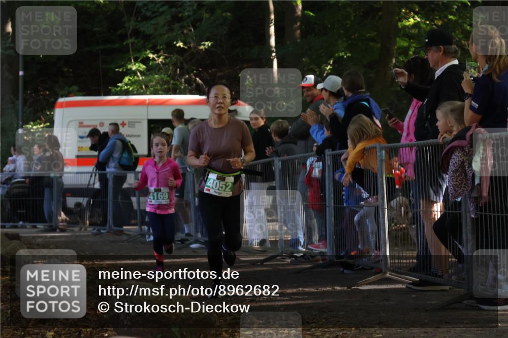28.09.2025 - 33. Volkslauf durch das schöne Alstertal Strokosch-Dieckow http://msf.ph/oto/8962682 28.09.2025 10:58:35 Ziel 4052, 4169 meine-sportfotos.de