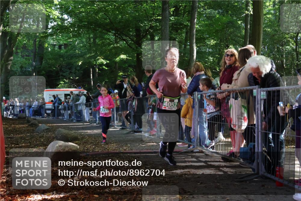 28.09.2025 - 33. Volkslauf durch das schöne Alstertal Strokosch-Dieckow http://msf.ph/oto/8962704 28.09.2025 10:58:38 Ziel 4052, 4095, 4169 meine-sportfotos.de