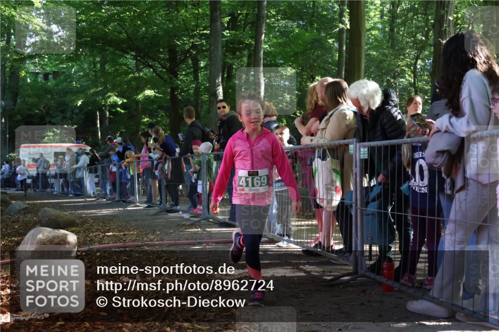 28.09.2025 - 33. Volkslauf durch das schöne Alstertal Strokosch-Dieckow http://msf.ph/oto/8962724 28.09.2025 10:58:40 Ziel 4095, 4169 meine-sportfotos.de