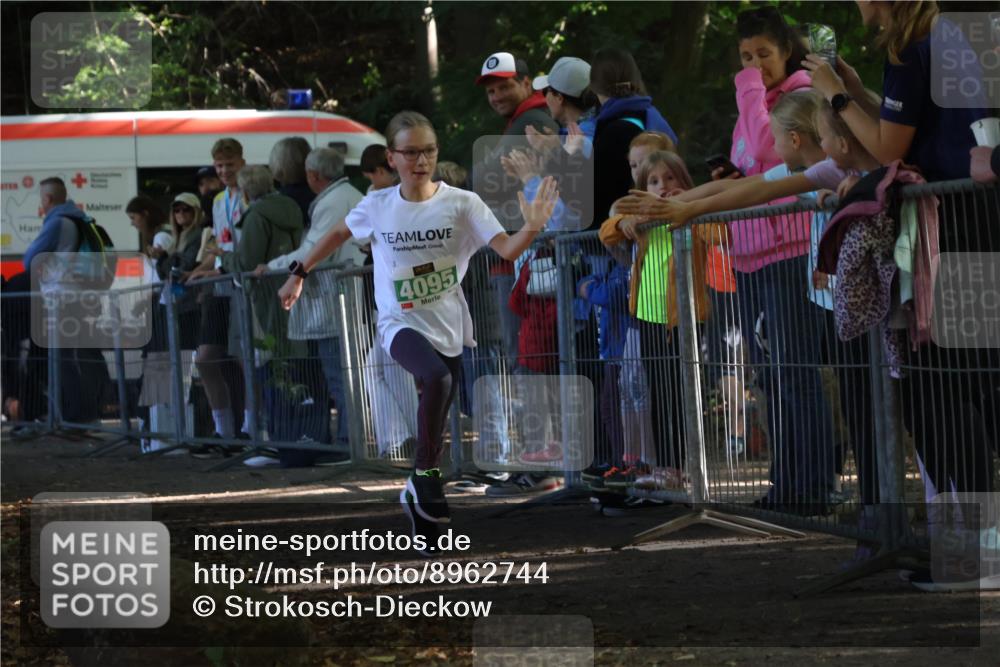 28.09.2025 - 33. Volkslauf durch das schöne Alstertal Strokosch-Dieckow http://msf.ph/oto/8962744 28.09.2025 10:58:43 Ziel 4095 meine-sportfotos.de