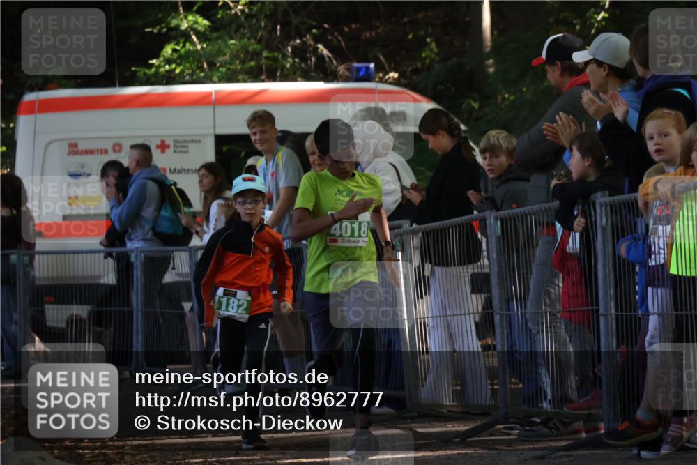 28.09.2025 - 33. Volkslauf durch das schöne Alstertal Strokosch-Dieckow http://msf.ph/oto/8962777 28.09.2025 10:58:52 Ziel 4018, 4182 meine-sportfotos.de