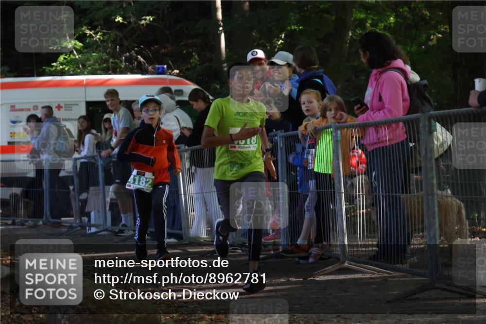 28.09.2025 - 33. Volkslauf durch das schöne Alstertal Strokosch-Dieckow http://msf.ph/oto/8962781 28.09.2025 10:58:53 Ziel 4018, 4182 meine-sportfotos.de