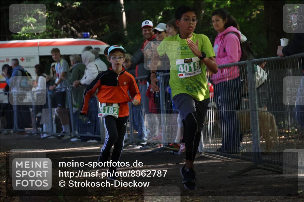 28.09.2025 - 33. Volkslauf durch das schöne Alstertal Strokosch-Dieckow http://msf.ph/oto/8962787 28.09.2025 10:58:53 Ziel 4018, 4182 meine-sportfotos.de