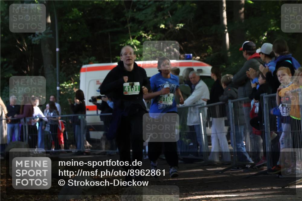 28.09.2025 - 33. Volkslauf durch das schöne Alstertal Strokosch-Dieckow http://msf.ph/oto/8962861 28.09.2025 10:59:08 Ziel 4101, 4102, 4917 meine-sportfotos.de