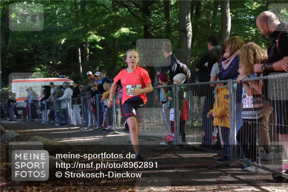 28.09.2025 - 33. Volkslauf durch das schöne Alstertal Strokosch-Dieckow http://msf.ph/oto/8962891 28.09.2025 10:59:15 Ziel 4917 meine-sportfotos.de