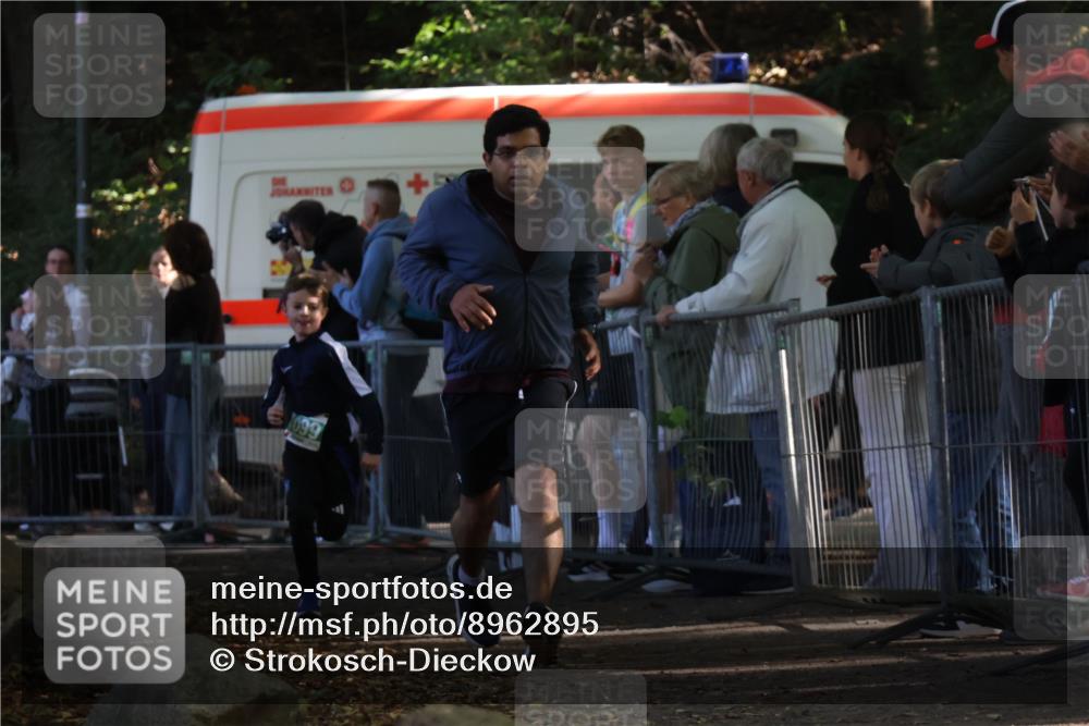 28.09.2025 - 33. Volkslauf durch das schöne Alstertal Strokosch-Dieckow http://msf.ph/oto/8962895 28.09.2025 10:59:49 Ziel 4028, 4099 meine-sportfotos.de