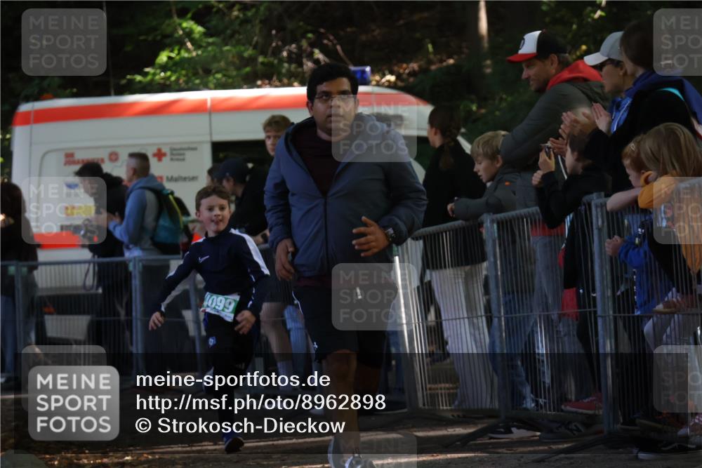 28.09.2025 - 33. Volkslauf durch das schöne Alstertal Strokosch-Dieckow http://msf.ph/oto/8962898 28.09.2025 10:59:50 Ziel 4028, 4099 meine-sportfotos.de