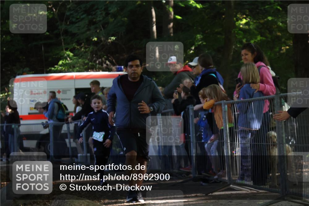 28.09.2025 - 33. Volkslauf durch das schöne Alstertal Strokosch-Dieckow http://msf.ph/oto/8962900 28.09.2025 10:59:50 Ziel 4028, 4099 meine-sportfotos.de