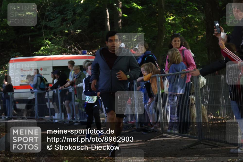 28.09.2025 - 33. Volkslauf durch das schöne Alstertal Strokosch-Dieckow http://msf.ph/oto/8962903 28.09.2025 10:59:51 Ziel 4028, 4099 meine-sportfotos.de
