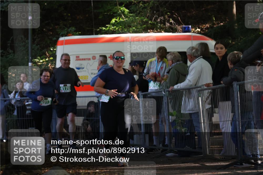 28.09.2025 - 33. Volkslauf durch das schöne Alstertal Strokosch-Dieckow http://msf.ph/oto/8962913 28.09.2025 11:00:01 Ziel 4098, 4913 meine-sportfotos.de