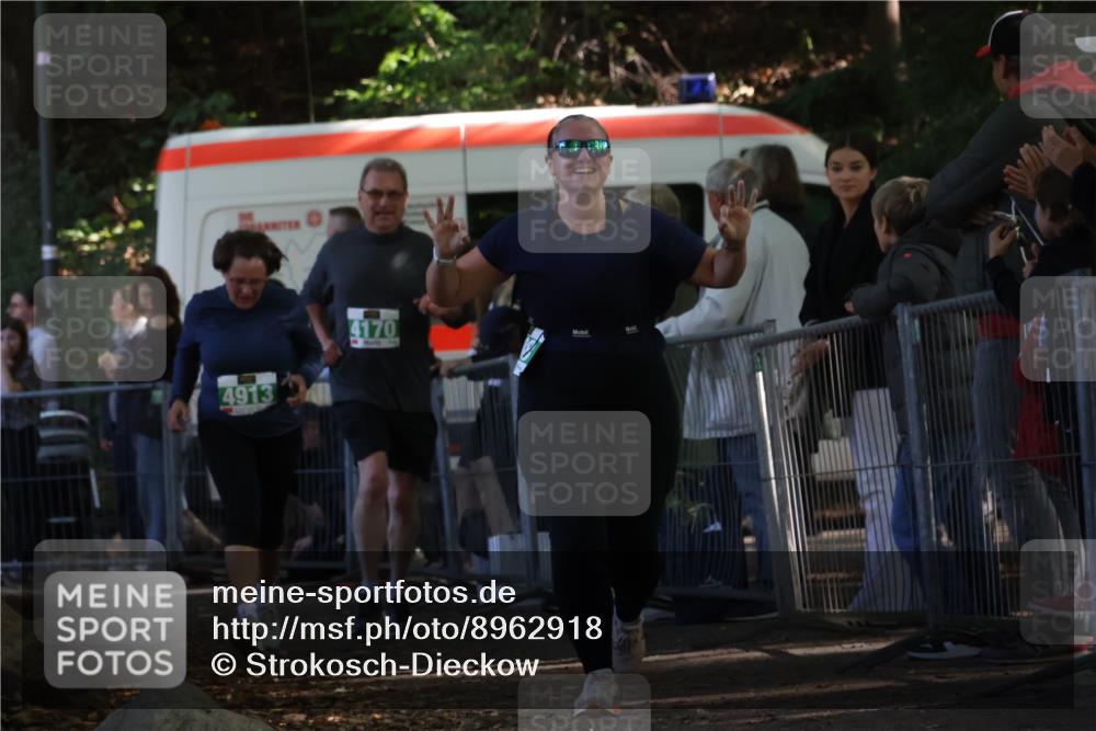 28.09.2025 - 33. Volkslauf durch das schöne Alstertal Strokosch-Dieckow http://msf.ph/oto/8962918 28.09.2025 11:00:03 Ziel 4098, 4170, 4913 meine-sportfotos.de