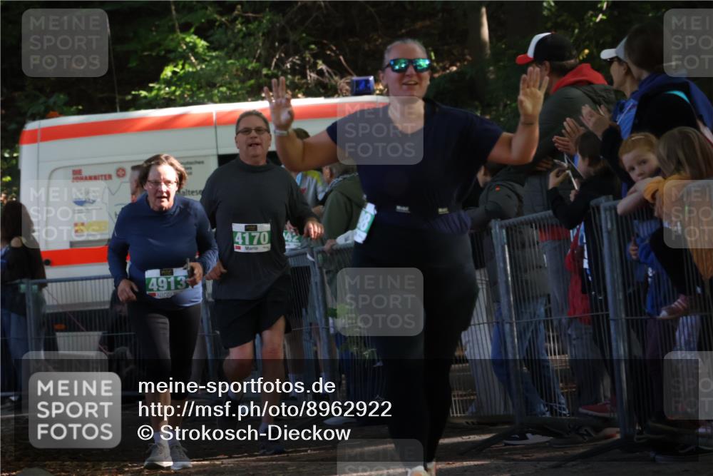 28.09.2025 - 33. Volkslauf durch das schöne Alstertal Strokosch-Dieckow http://msf.ph/oto/8962922 28.09.2025 11:00:04 Ziel 4098, 4170, 4913 meine-sportfotos.de
