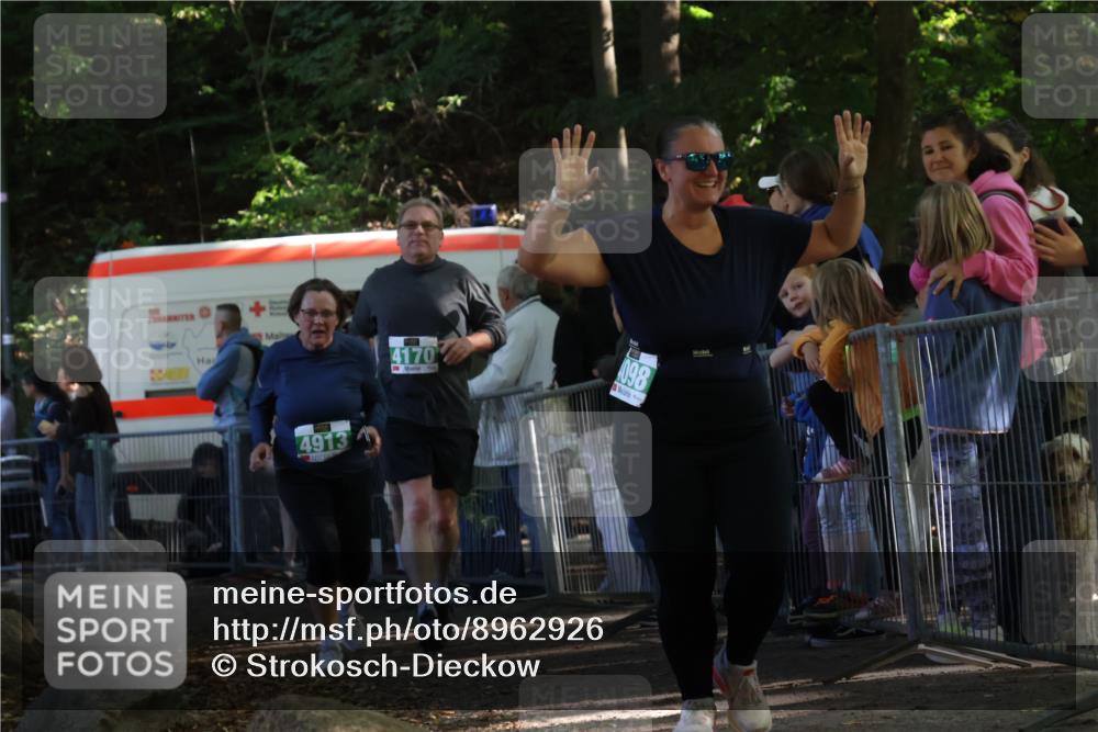 28.09.2025 - 33. Volkslauf durch das schöne Alstertal Strokosch-Dieckow http://msf.ph/oto/8962926 28.09.2025 11:00:05 Ziel 4098, 4170, 4913 meine-sportfotos.de