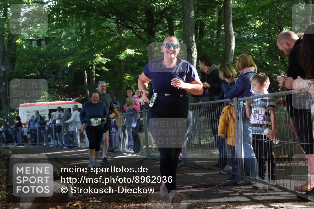 28.09.2025 - 33. Volkslauf durch das schöne Alstertal Strokosch-Dieckow http://msf.ph/oto/8962936 28.09.2025 11:00:08 Ziel 4098, 4170, 4913 meine-sportfotos.de