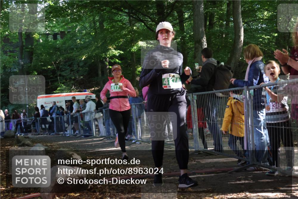 28.09.2025 - 33. Volkslauf durch das schöne Alstertal Strokosch-Dieckow http://msf.ph/oto/8963024 28.09.2025 11:01:15 Ziel 4171, 4174 meine-sportfotos.de