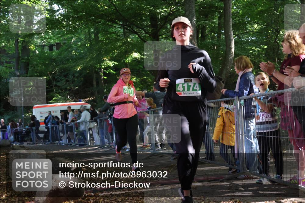 28.09.2025 - 33. Volkslauf durch das schöne Alstertal Strokosch-Dieckow http://msf.ph/oto/8963032 28.09.2025 11:01:15 Ziel 4171, 4174 meine-sportfotos.de