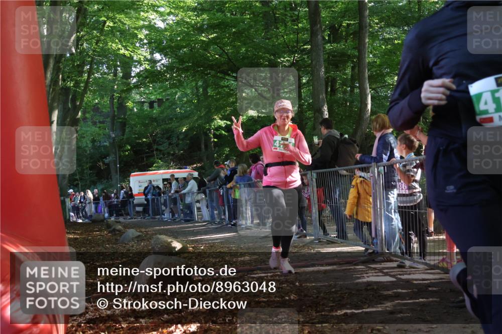 28.09.2025 - 33. Volkslauf durch das schöne Alstertal Strokosch-Dieckow http://msf.ph/oto/8963048 28.09.2025 11:01:16 Ziel 4171, 4174 meine-sportfotos.de