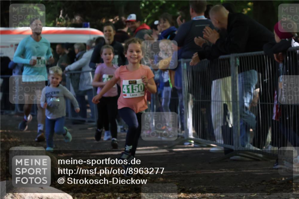28.09.2025 - 33. Volkslauf durch das schöne Alstertal Strokosch-Dieckow http://msf.ph/oto/8963277 28.09.2025 11:03:06 Ziel 4148, 4149, 4150, 4151 meine-sportfotos.de