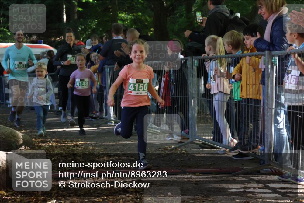 28.09.2025 - 33. Volkslauf durch das schöne Alstertal Strokosch-Dieckow http://msf.ph/oto/8963283 28.09.2025 11:03:07 Ziel 4148, 4149, 4150, 4151 meine-sportfotos.de
