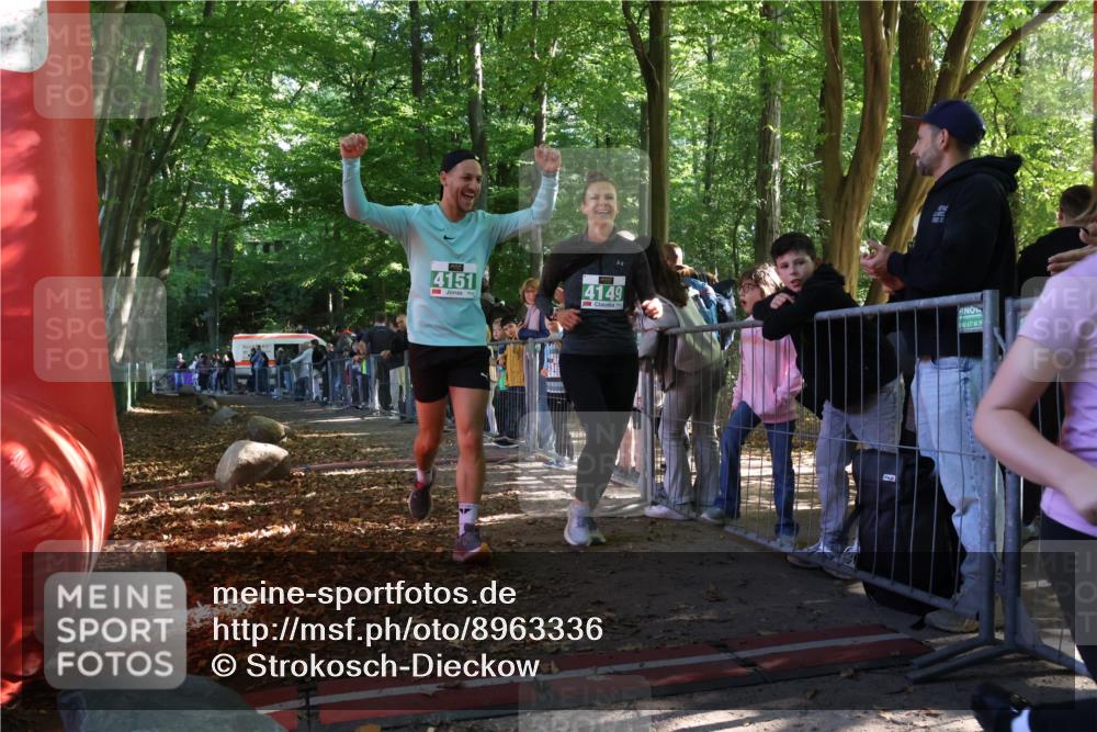 28.09.2025 - 33. Volkslauf durch das schöne Alstertal Strokosch-Dieckow http://msf.ph/oto/8963336 28.09.2025 11:03:11 Ziel 4149, 4151 meine-sportfotos.de