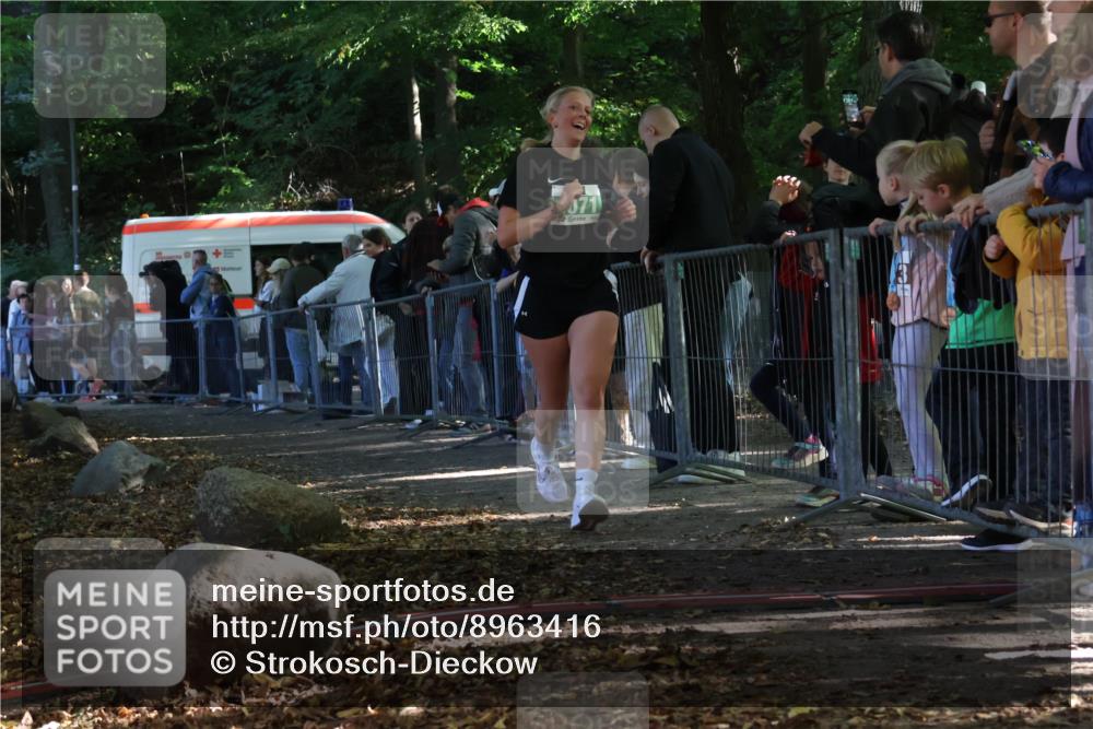 28.09.2025 - 33. Volkslauf durch das schöne Alstertal Strokosch-Dieckow http://msf.ph/oto/8963416 28.09.2025 11:03:37 Ziel 4071 meine-sportfotos.de