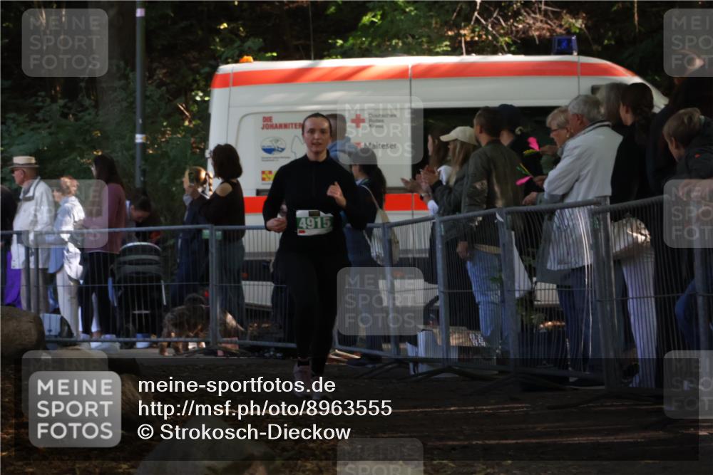 28.09.2025 - 33. Volkslauf durch das schöne Alstertal Strokosch-Dieckow http://msf.ph/oto/8963555 28.09.2025 11:05:16 Ziel 4915 meine-sportfotos.de