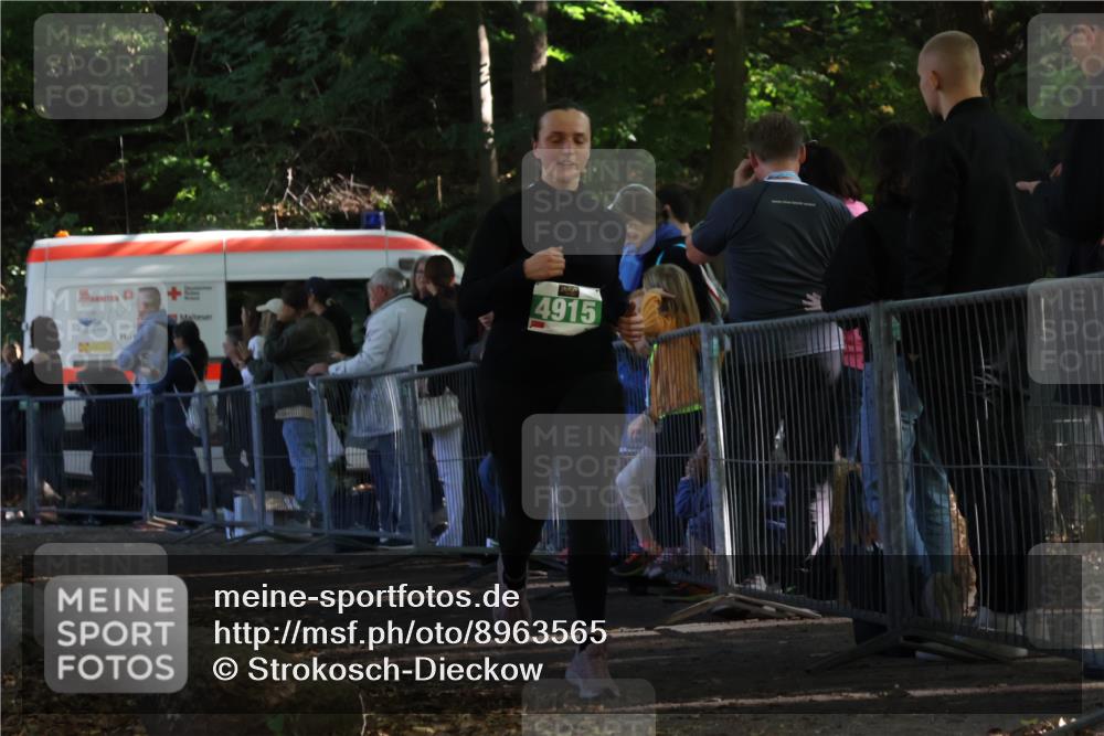 28.09.2025 - 33. Volkslauf durch das schöne Alstertal Strokosch-Dieckow http://msf.ph/oto/8963565 28.09.2025 11:05:21 Ziel 4915 meine-sportfotos.de