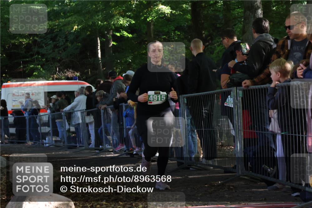 28.09.2025 - 33. Volkslauf durch das schöne Alstertal Strokosch-Dieckow http://msf.ph/oto/8963568 28.09.2025 11:05:22 Ziel 4915 meine-sportfotos.de