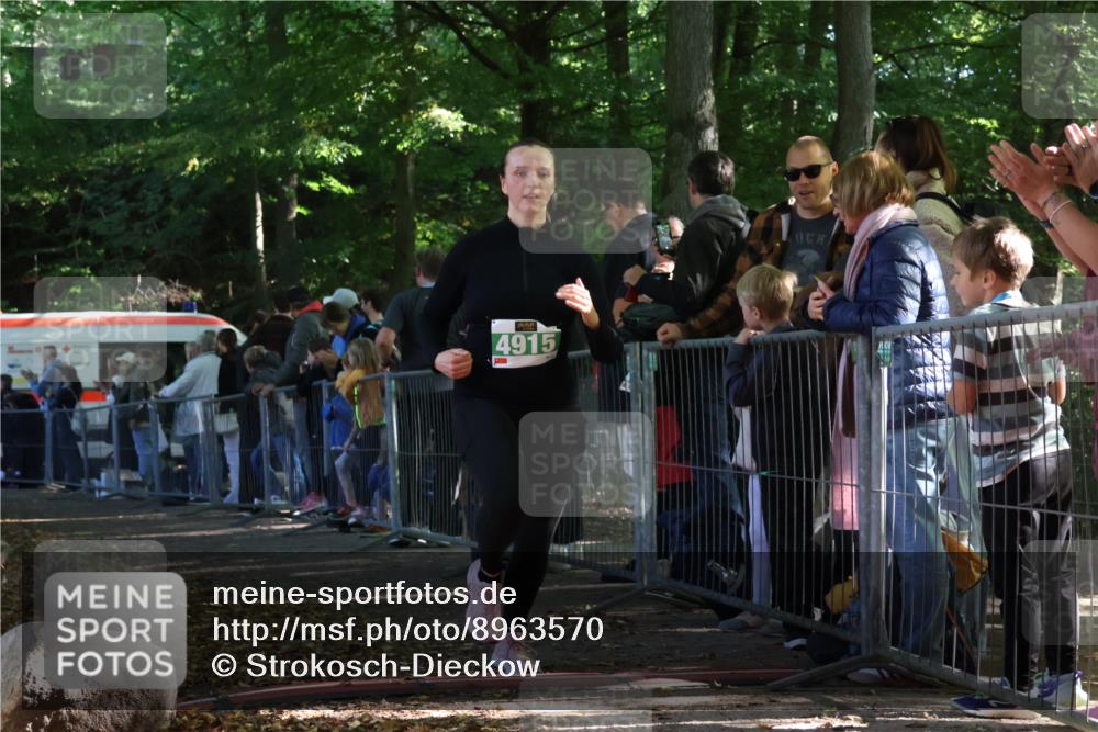 28.09.2025 - 33. Volkslauf durch das schöne Alstertal Strokosch-Dieckow http://msf.ph/oto/8963570 28.09.2025 11:05:23 Ziel 4915 meine-sportfotos.de