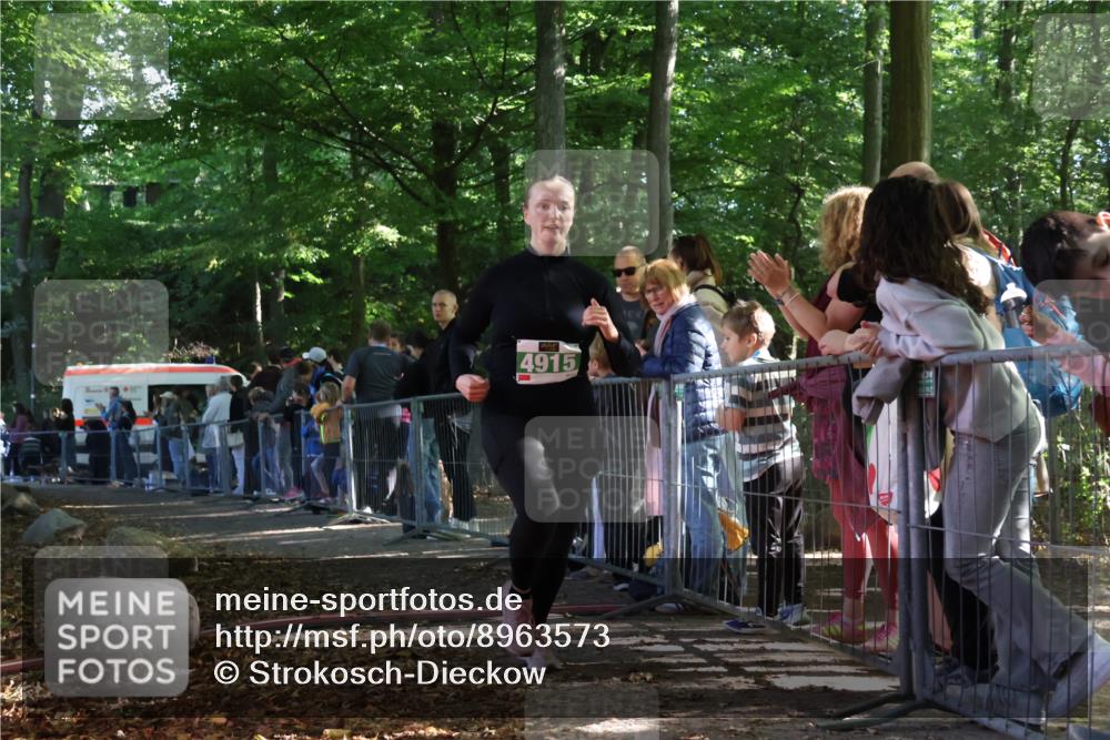 28.09.2025 - 33. Volkslauf durch das schöne Alstertal Strokosch-Dieckow http://msf.ph/oto/8963573 28.09.2025 11:05:24 Ziel 4915 meine-sportfotos.de