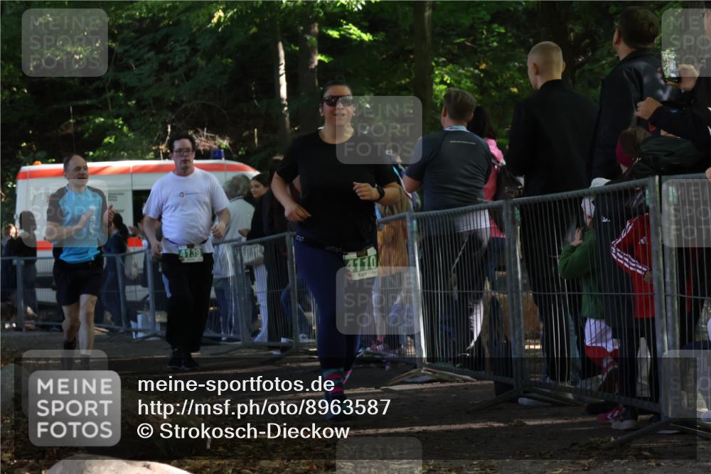 28.09.2025 - 33. Volkslauf durch das schöne Alstertal Strokosch-Dieckow http://msf.ph/oto/8963587 28.09.2025 11:05:36 Ziel 4110, 4139 meine-sportfotos.de