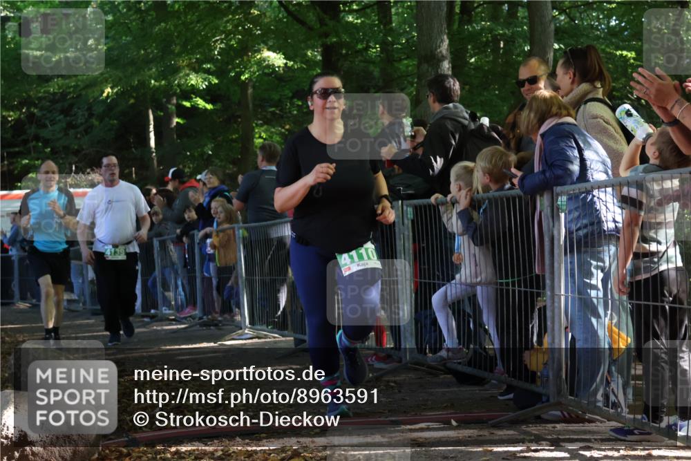 28.09.2025 - 33. Volkslauf durch das schöne Alstertal Strokosch-Dieckow http://msf.ph/oto/8963591 28.09.2025 11:05:38 Ziel 4110, 4139 meine-sportfotos.de