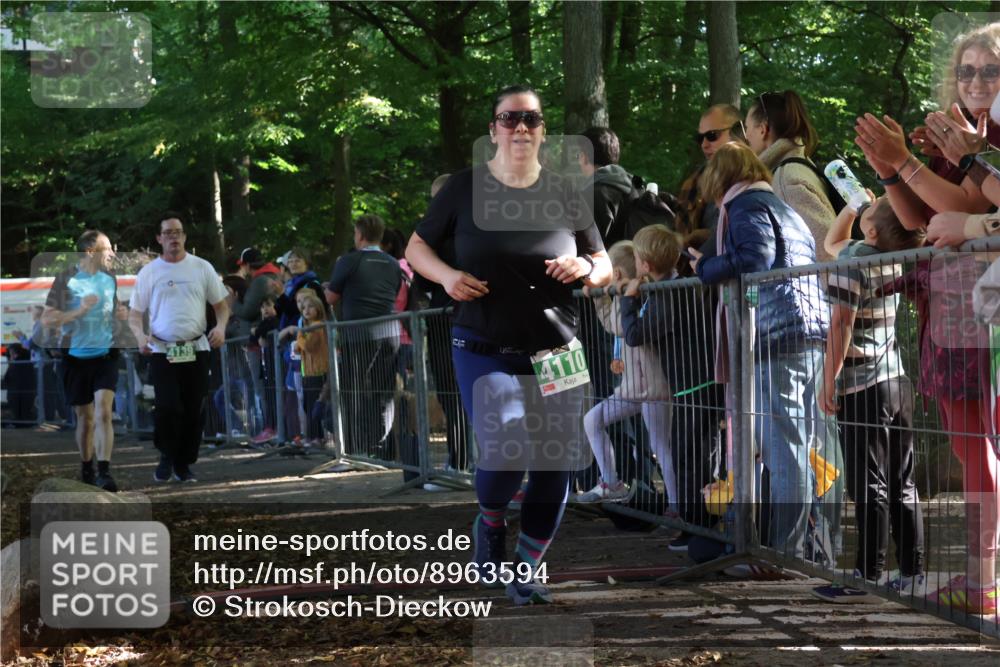 28.09.2025 - 33. Volkslauf durch das schöne Alstertal Strokosch-Dieckow http://msf.ph/oto/8963594 28.09.2025 11:05:38 Ziel 4110, 4139 meine-sportfotos.de