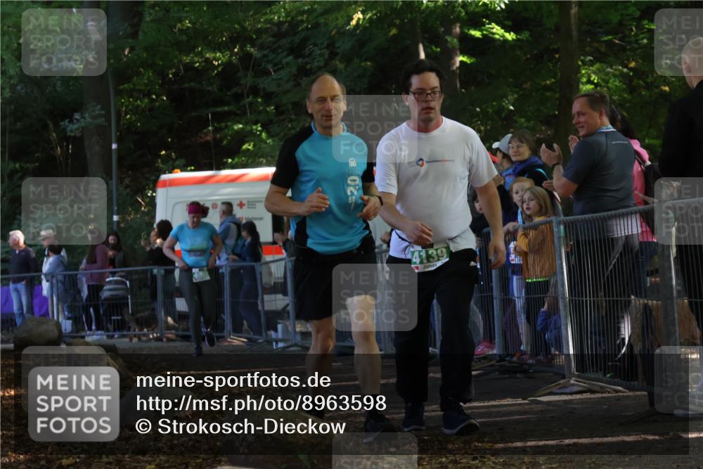 28.09.2025 - 33. Volkslauf durch das schöne Alstertal Strokosch-Dieckow http://msf.ph/oto/8963598 28.09.2025 11:05:40 Ziel 4110, 4139 meine-sportfotos.de