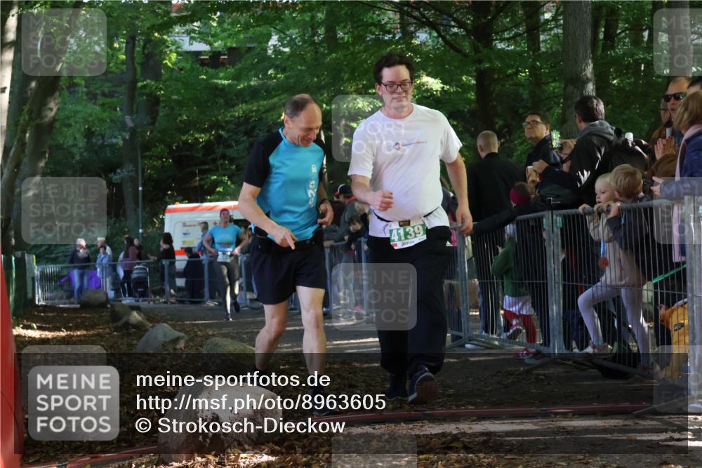 28.09.2025 - 33. Volkslauf durch das schöne Alstertal Strokosch-Dieckow http://msf.ph/oto/8963605 28.09.2025 11:05:42 Ziel 4085, 4139 meine-sportfotos.de