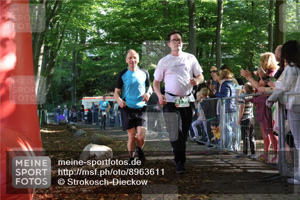 28.09.2025 - 33. Volkslauf durch das schöne Alstertal Strokosch-Dieckow http://msf.ph/oto/8963611 28.09.2025 11:05:44 Ziel 4085, 4139 meine-sportfotos.de