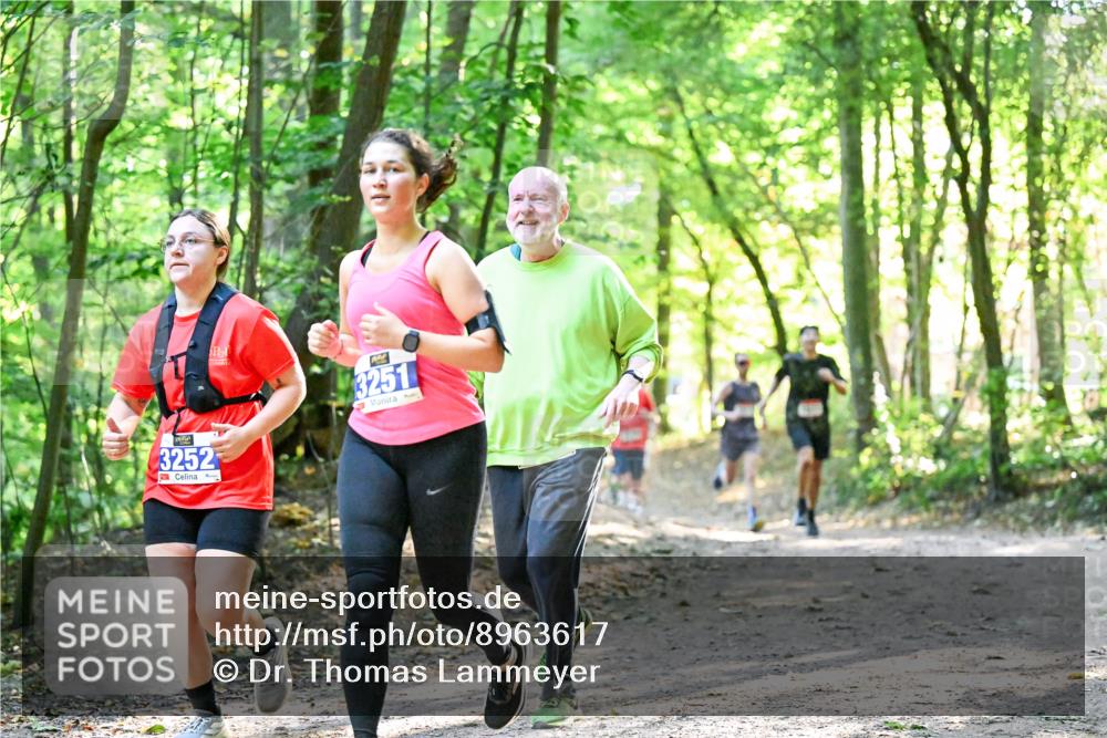28.09.2025 - 33. Volkslauf durch das schöne Alstertal Dr. Thomas Lammeyer http://msf.ph/oto/8963617 28.09.2025 11:16:15 Laufen 3252, 3251 meine-sportfotos.de