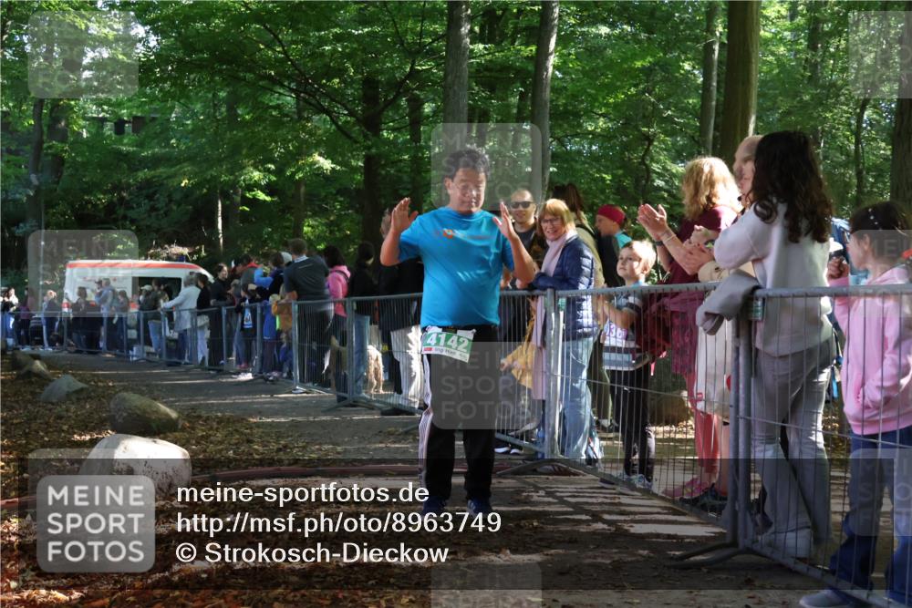 28.09.2025 - 33. Volkslauf durch das schöne Alstertal Strokosch-Dieckow http://msf.ph/oto/8963749 28.09.2025 11:06:53 Ziel 3173, 4142 meine-sportfotos.de