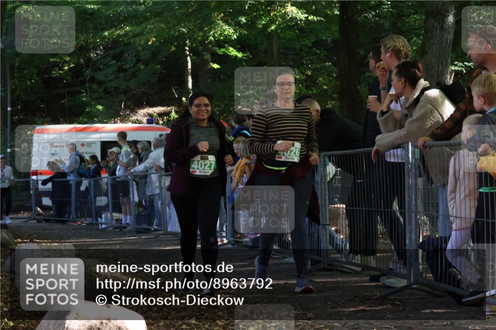 28.09.2025 - 33. Volkslauf durch das schöne Alstertal Strokosch-Dieckow http://msf.ph/oto/8963792 28.09.2025 11:08:32 Ziel 4026, 4027, 4068 meine-sportfotos.de
