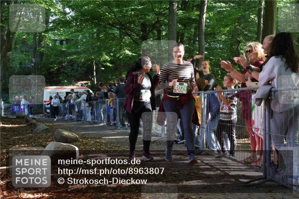 28.09.2025 - 33. Volkslauf durch das schöne Alstertal Strokosch-Dieckow http://msf.ph/oto/8963807 28.09.2025 11:08:34 Ziel 4026, 4027, 4068 meine-sportfotos.de