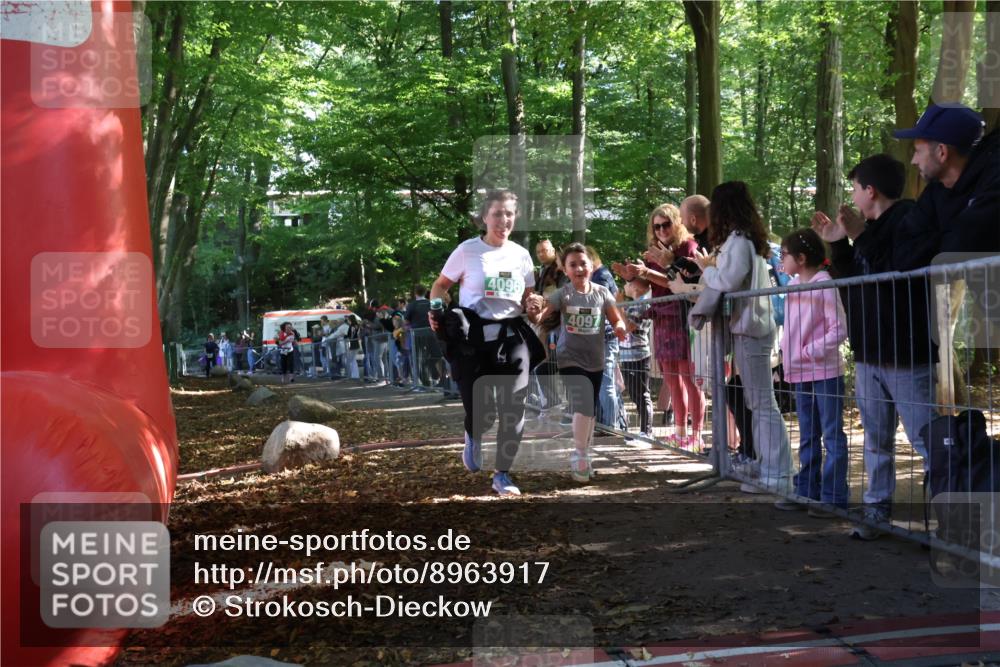 28.09.2025 - 33. Volkslauf durch das schöne Alstertal Strokosch-Dieckow http://msf.ph/oto/8963917 28.09.2025 11:09:13 Ziel 4037, 4097 meine-sportfotos.de
