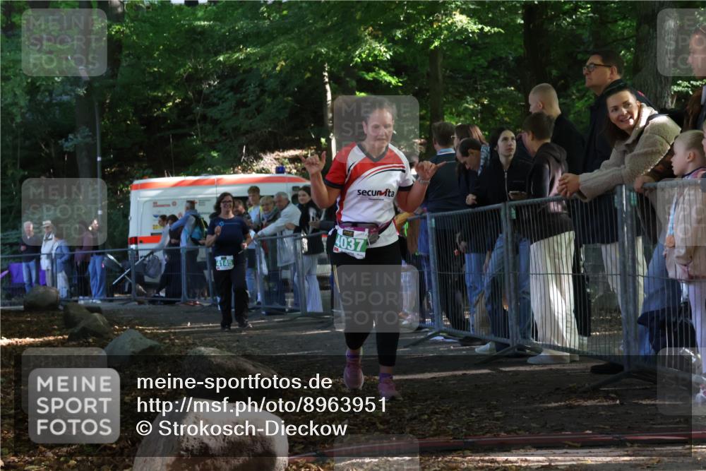 28.09.2025 - 33. Volkslauf durch das schöne Alstertal Strokosch-Dieckow http://msf.ph/oto/8963951 28.09.2025 11:09:19 Ziel 4037, 4145 meine-sportfotos.de