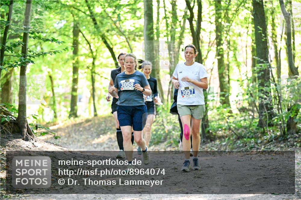28.09.2025 - 33. Volkslauf durch das schöne Alstertal Dr. Thomas Lammeyer http://msf.ph/oto/8964074 28.09.2025 11:18:45 Laufen 3058, 3057 meine-sportfotos.de
