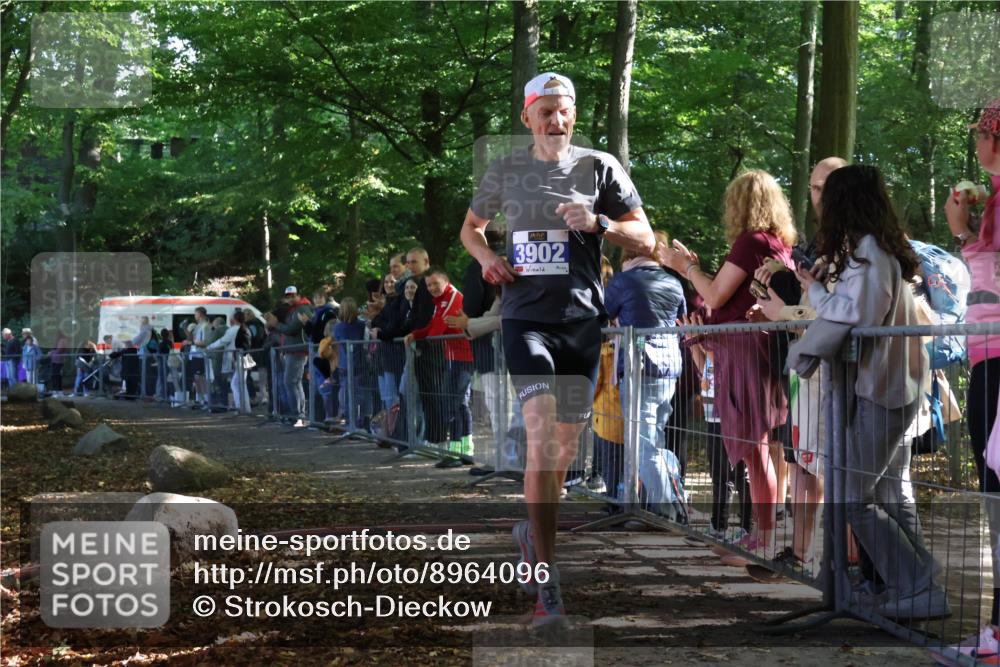 28.09.2025 - 33. Volkslauf durch das schöne Alstertal Strokosch-Dieckow http://msf.ph/oto/8964096 28.09.2025 11:10:17 Ziel 3902 meine-sportfotos.de