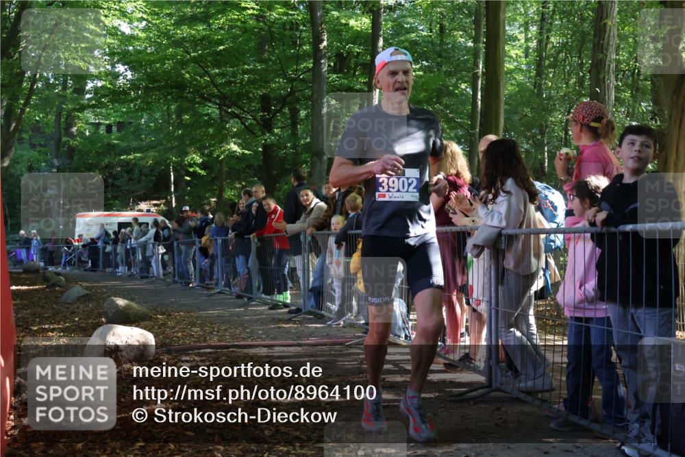 28.09.2025 - 33. Volkslauf durch das schöne Alstertal Strokosch-Dieckow http://msf.ph/oto/8964100 28.09.2025 11:10:17 Ziel 3902 meine-sportfotos.de
