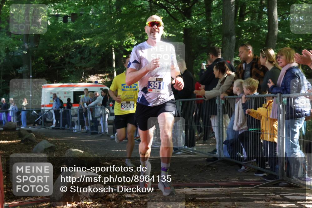28.09.2025 - 33. Volkslauf durch das schöne Alstertal Strokosch-Dieckow http://msf.ph/oto/8964135 28.09.2025 11:10:50 Ziel 3908, 3910 meine-sportfotos.de