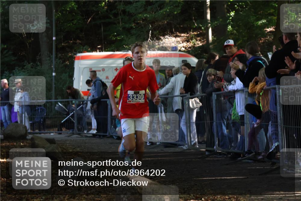 28.09.2025 - 33. Volkslauf durch das schöne Alstertal Strokosch-Dieckow http://msf.ph/oto/8964202 28.09.2025 11:11:39 Ziel 3330, 3912 meine-sportfotos.de