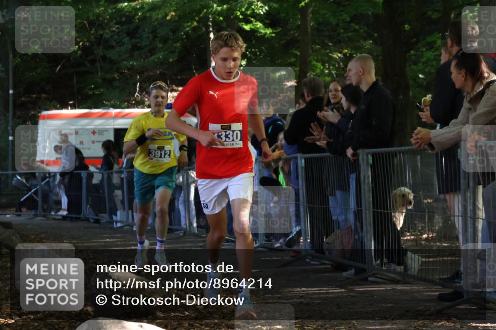 28.09.2025 - 33. Volkslauf durch das schöne Alstertal Strokosch-Dieckow http://msf.ph/oto/8964214 28.09.2025 11:11:41 Ziel 3330, 3912 meine-sportfotos.de