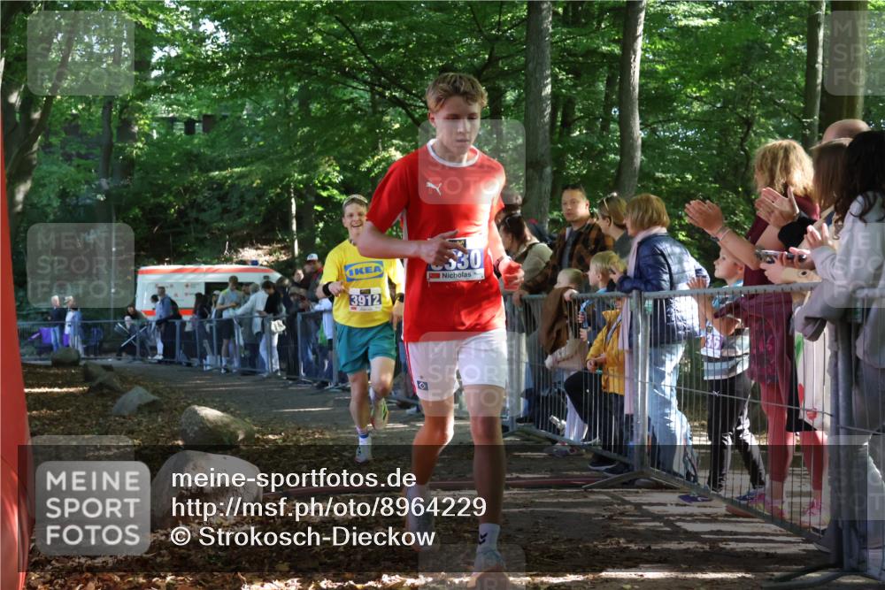 28.09.2025 - 33. Volkslauf durch das schöne Alstertal Strokosch-Dieckow http://msf.ph/oto/8964229 28.09.2025 11:11:42 Ziel 3330, 3912 meine-sportfotos.de